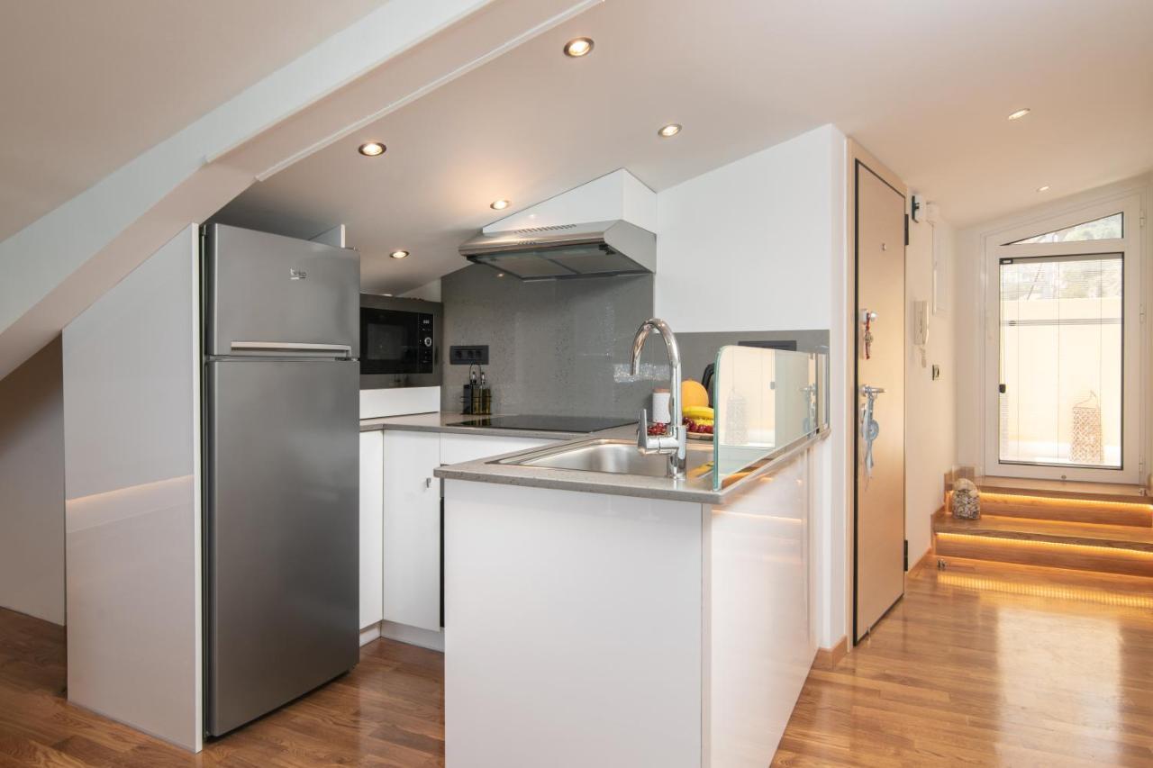 Minimal Loft With Sea View Over Harbor! Apartmán